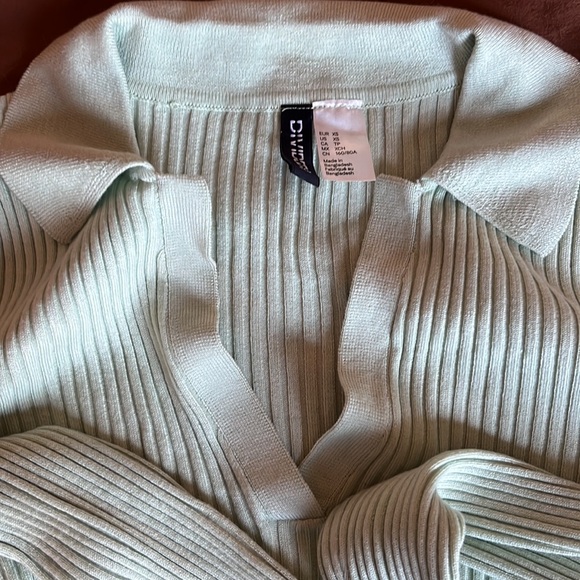 Mint green collared long sleeve - Picture 3 of 8